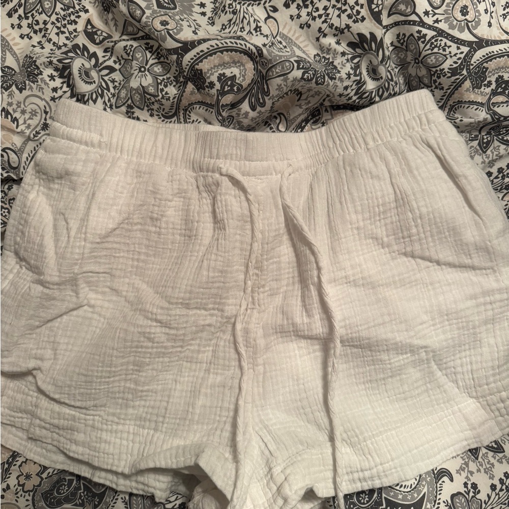 H&M Ivory Casual Shorts